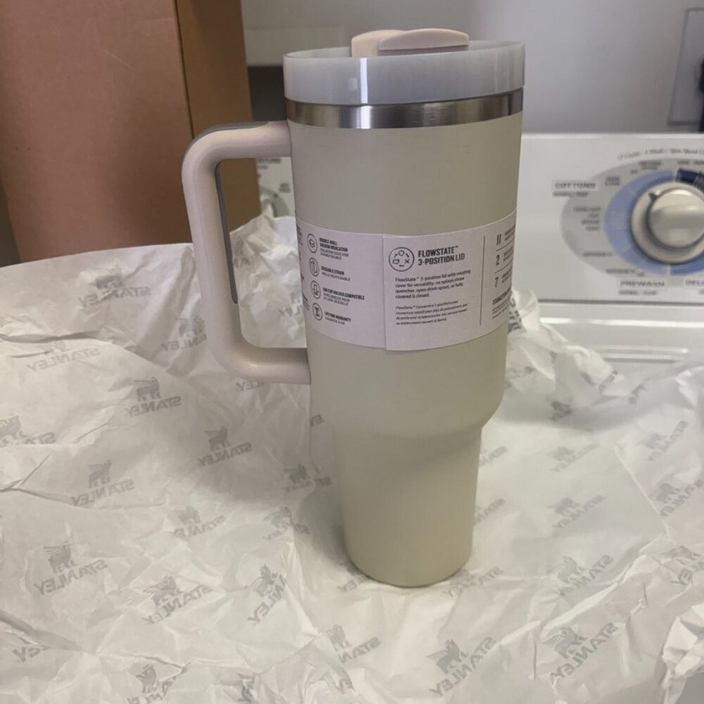 Stanley Tumbler 40 oz DUNE Quencher H2.0 Flowstate